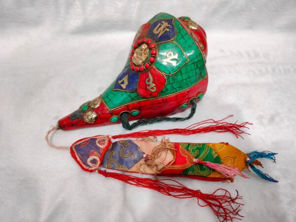 Nepali Antic Shankh With Malachite , Lepis And Coral
