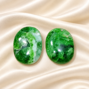 Green obsidian Palm Stone