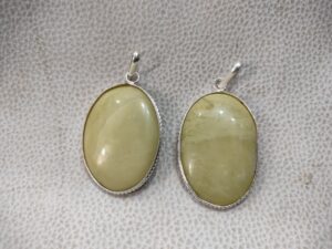 Serpentine Oval Pendant